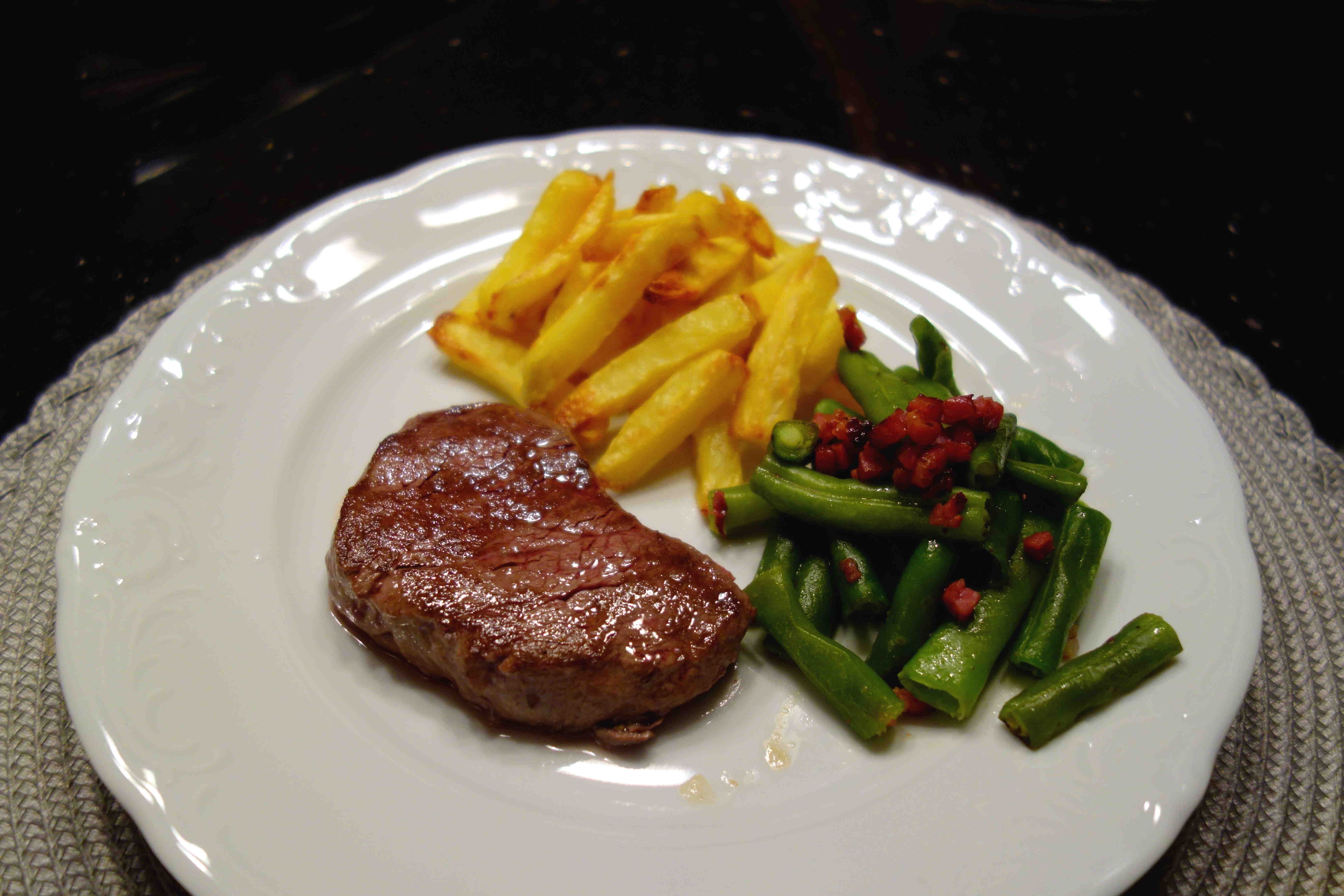 Steak mit Speckbohnen und hausgemachten Pommes – dulcipessa
