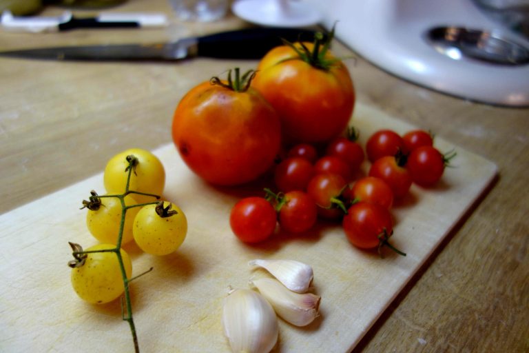 Urlaub auf dem Teller: mediterraner Fischtopf mit Tomaten