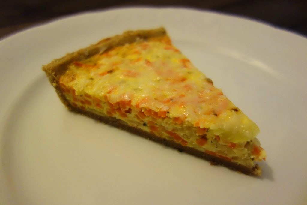 Gemüsequiche mit Karotten, Kohlrabi und zweierlei Käse