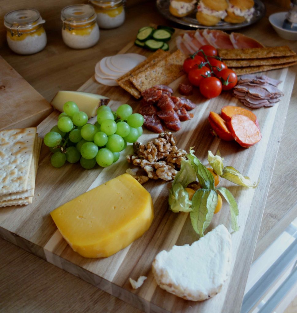 Osterbrunch Wurst- und Käseplatte