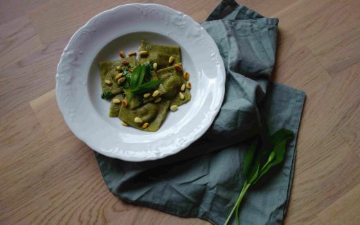 vegane Bärlauchravioli mit Pilzfüllung, Vegan Wild Garlic Ravioli With Mushroom Filling