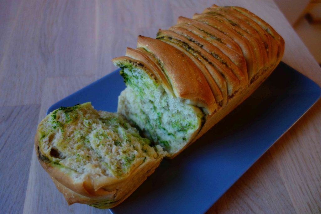 Vegan Pull-Apart-Bread With Wild Garlic