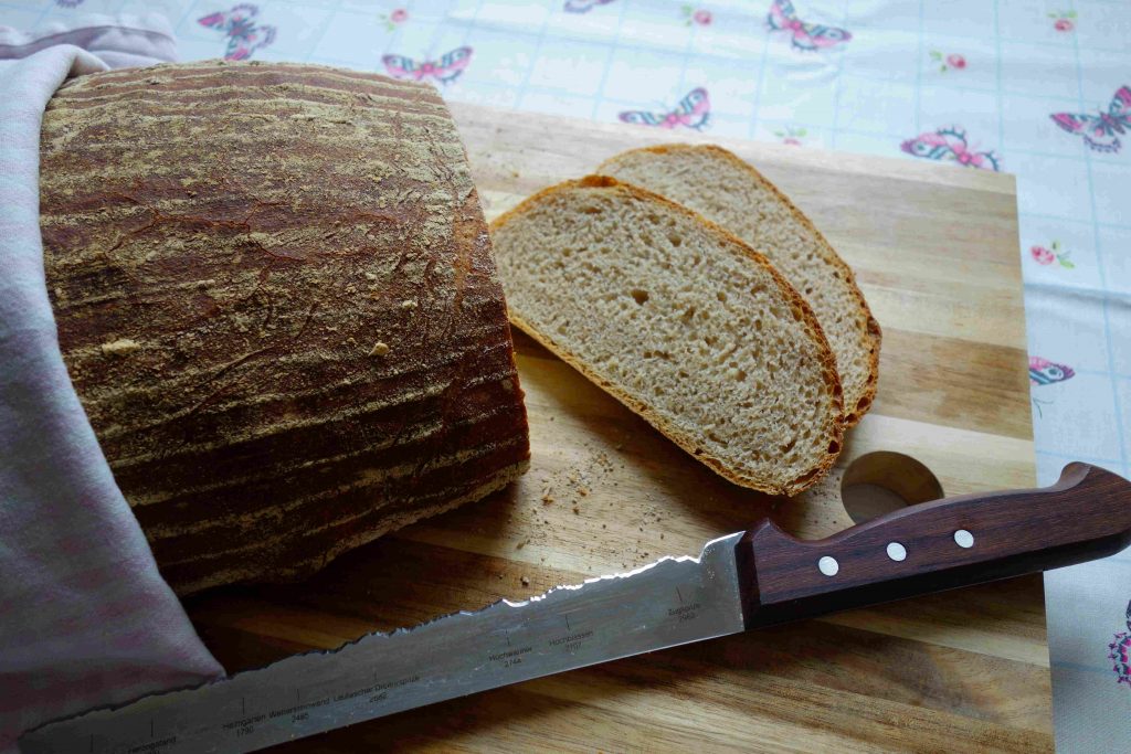 rustikales Landbrot mit Dinkel- und Emmervollkornmehl