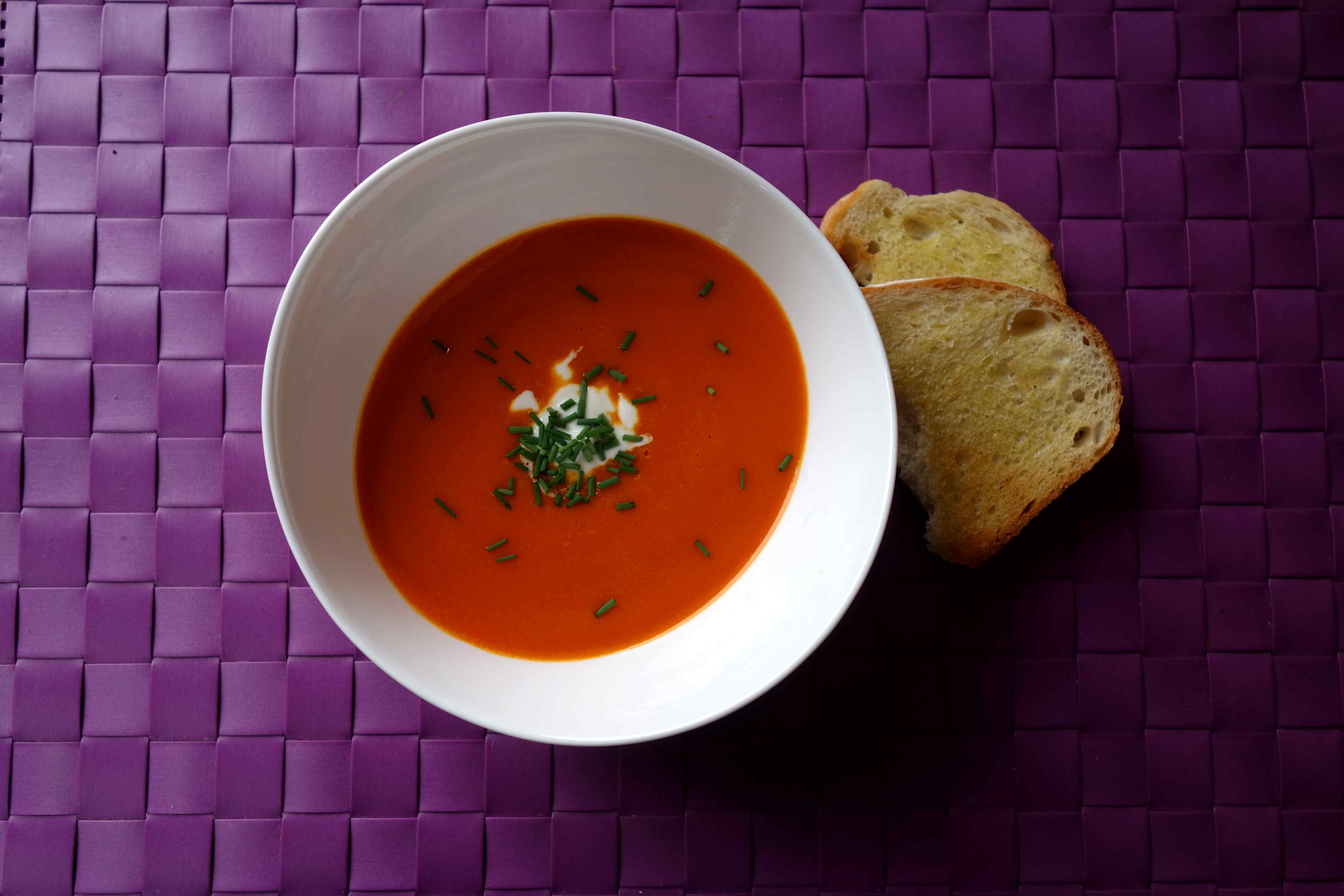 geröstete Paprika-Tomaten-Suppe – einfach, lecker und saisonal kochen